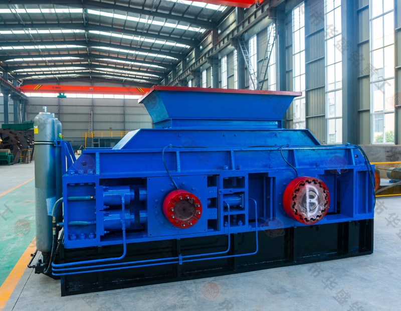 石英石对辊破碎机试机现场 乐鱼网站_乐鱼(中国)重工