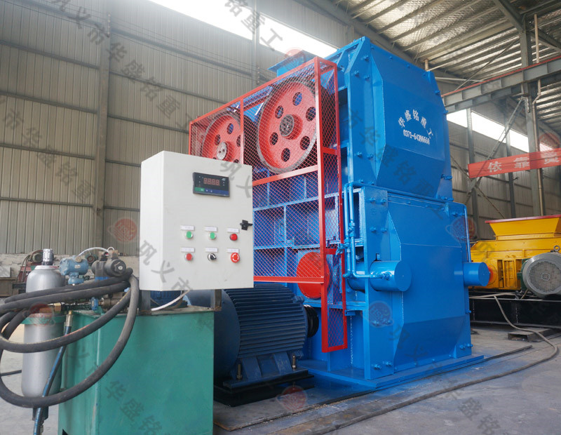 四辊破碎机接连发货，乐鱼网站_乐鱼(中国)忙忙碌碌