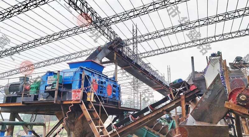 乐鱼网站_乐鱼(中国)对辊破碎机发往云南普洱制砂现场