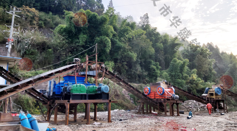 乐鱼网站_乐鱼(中国)对辊破碎机发往云南普洱制砂现场